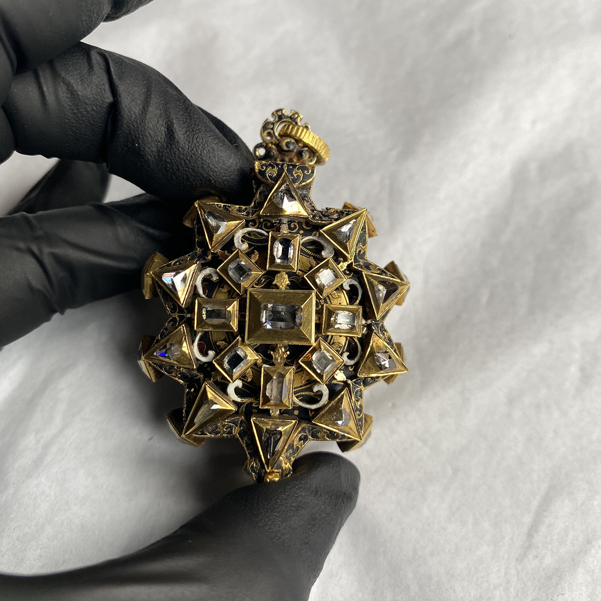 Montre ornée de diamants réalisée par Martin Duboule au début du XVIIe siècle